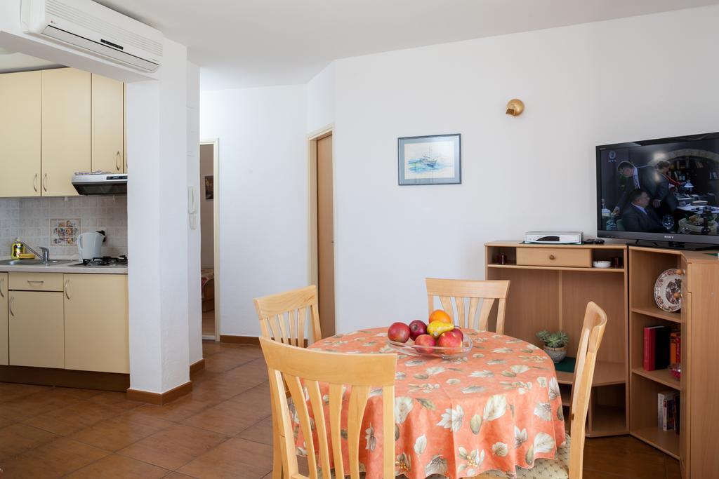 Apartments Waterfront Ivan Podgora Habitación foto