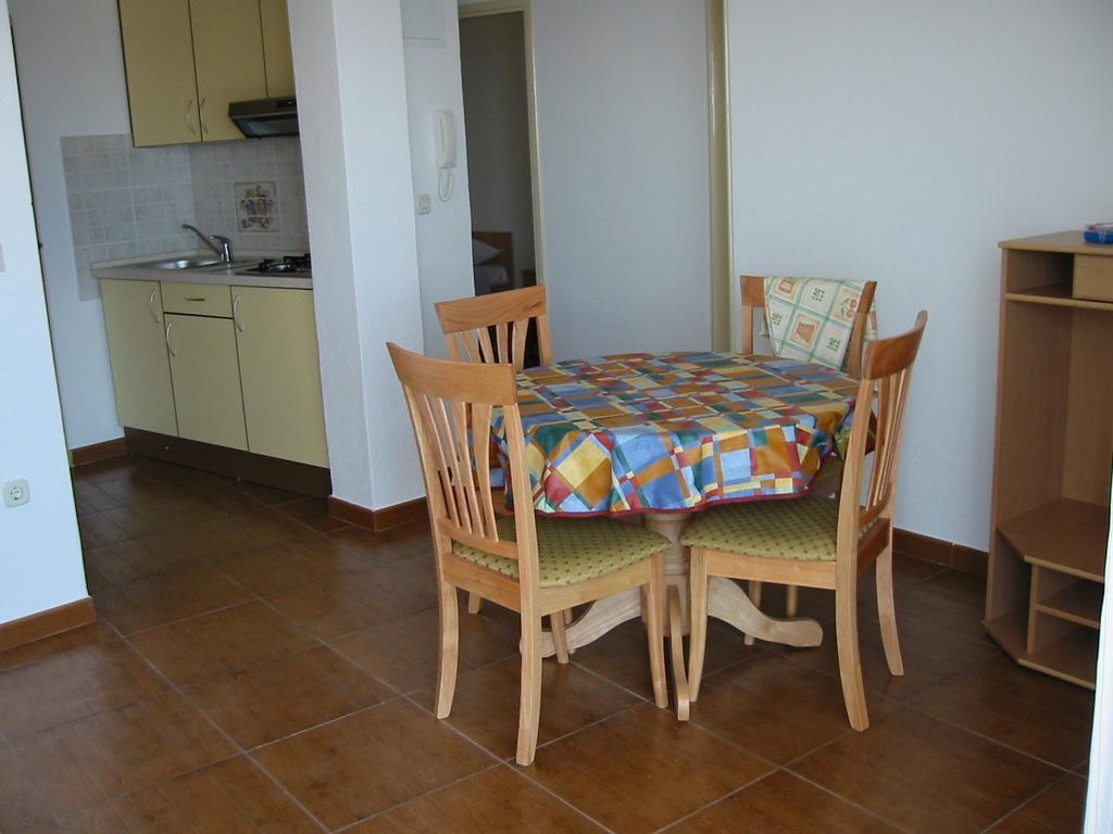 Apartments Waterfront Ivan Podgora Habitación foto
